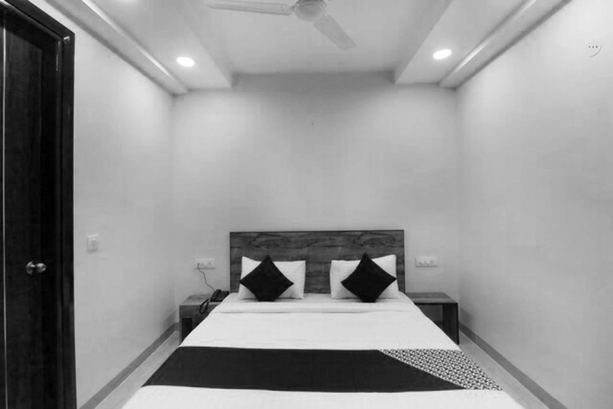 Super Hotel O Comfort Residency Near Artemis Hospital Гургаон Екстериор снимка