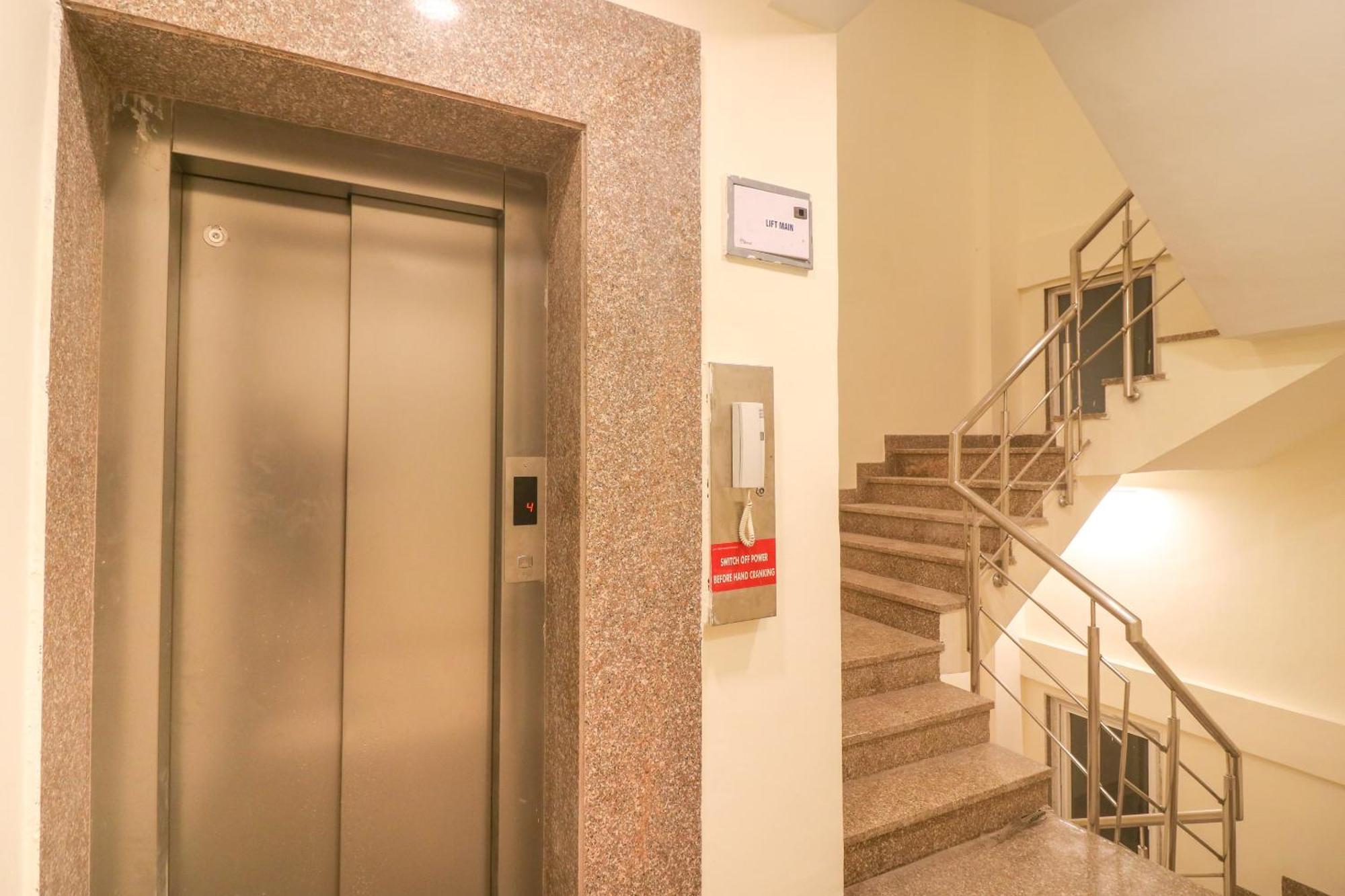 Super Hotel O Comfort Residency Near Artemis Hospital Гургаон Екстериор снимка