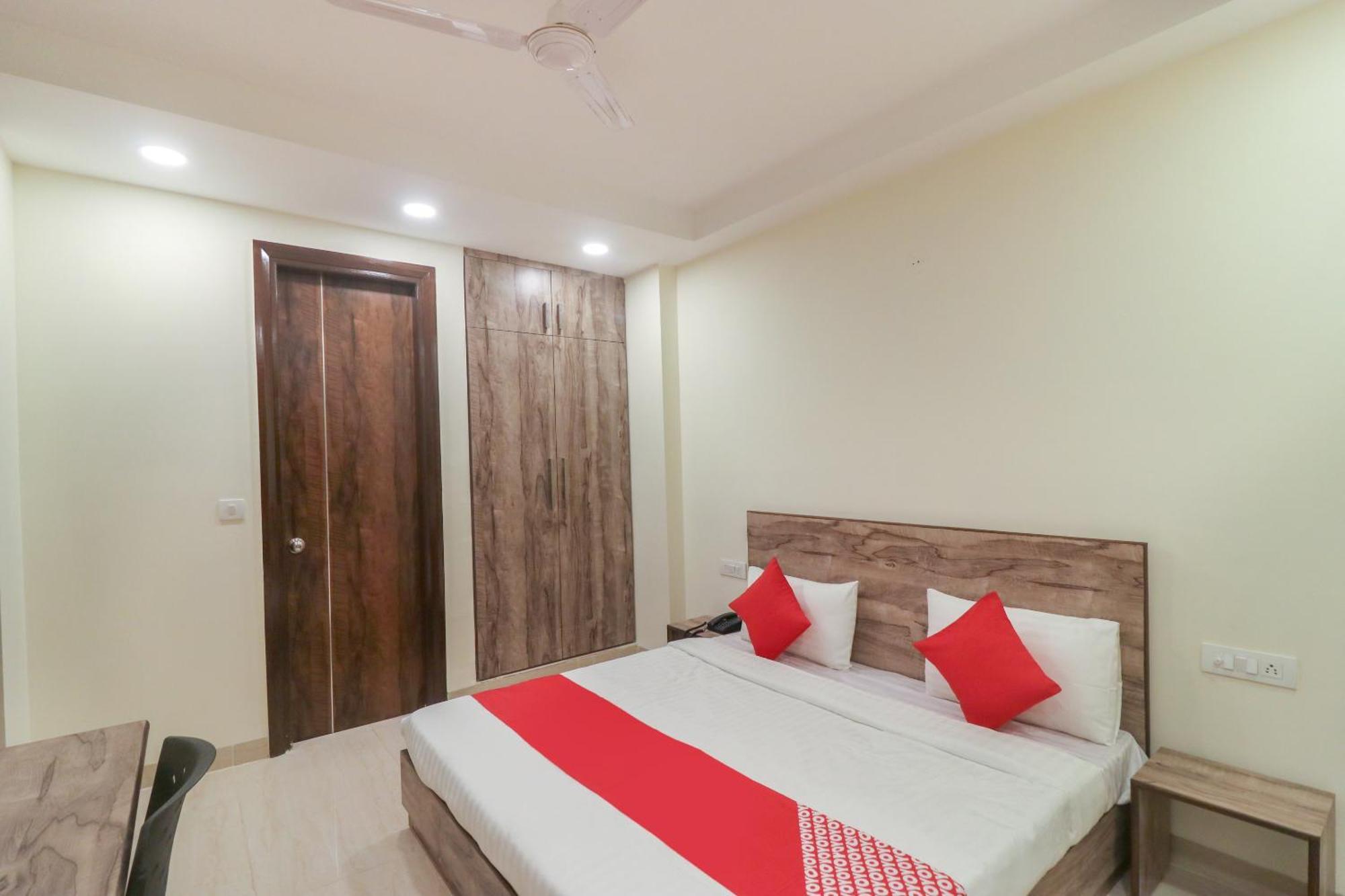 Super Hotel O Comfort Residency Near Artemis Hospital Гургаон Екстериор снимка