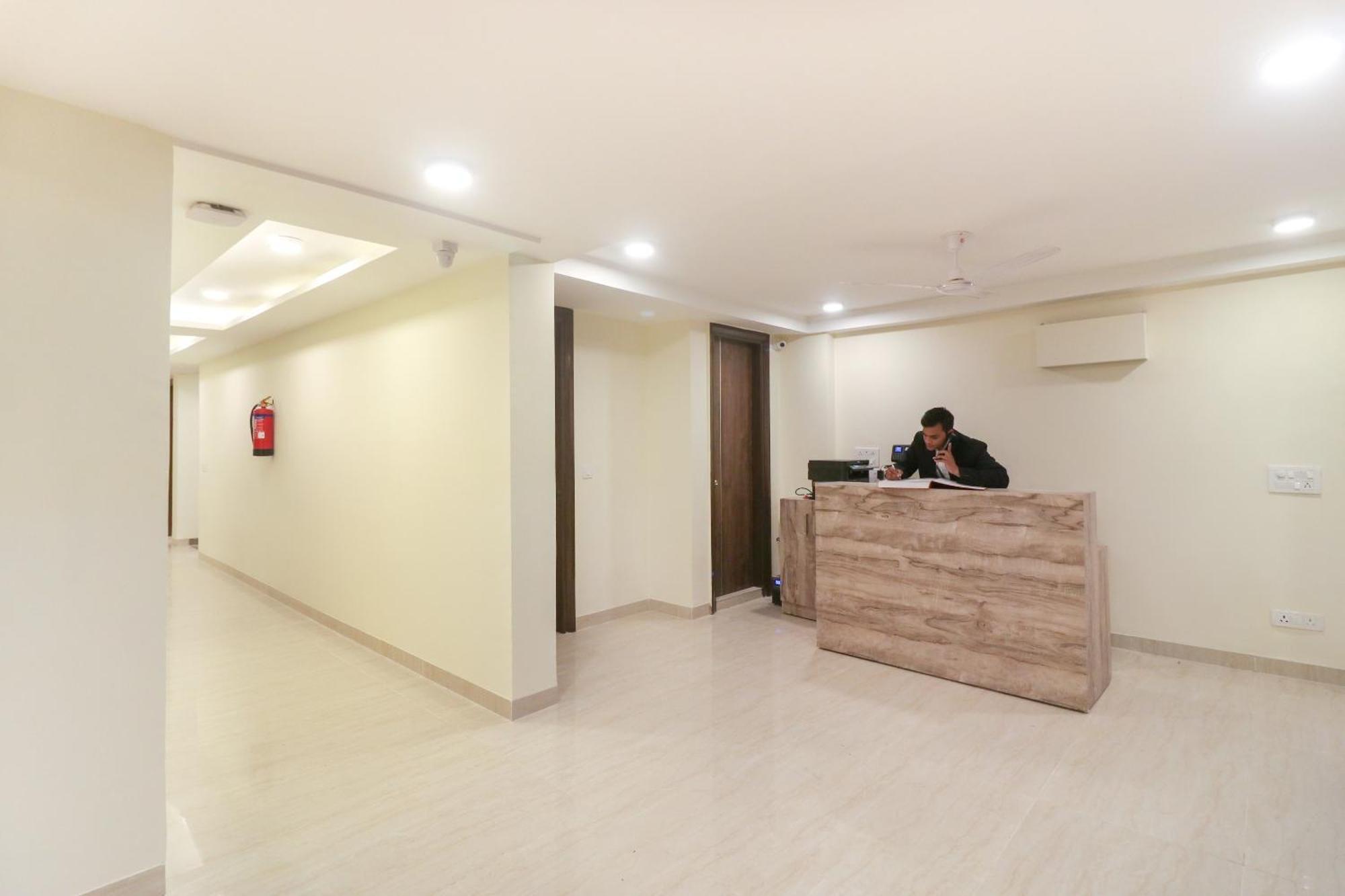 Super Hotel O Comfort Residency Near Artemis Hospital Гургаон Екстериор снимка