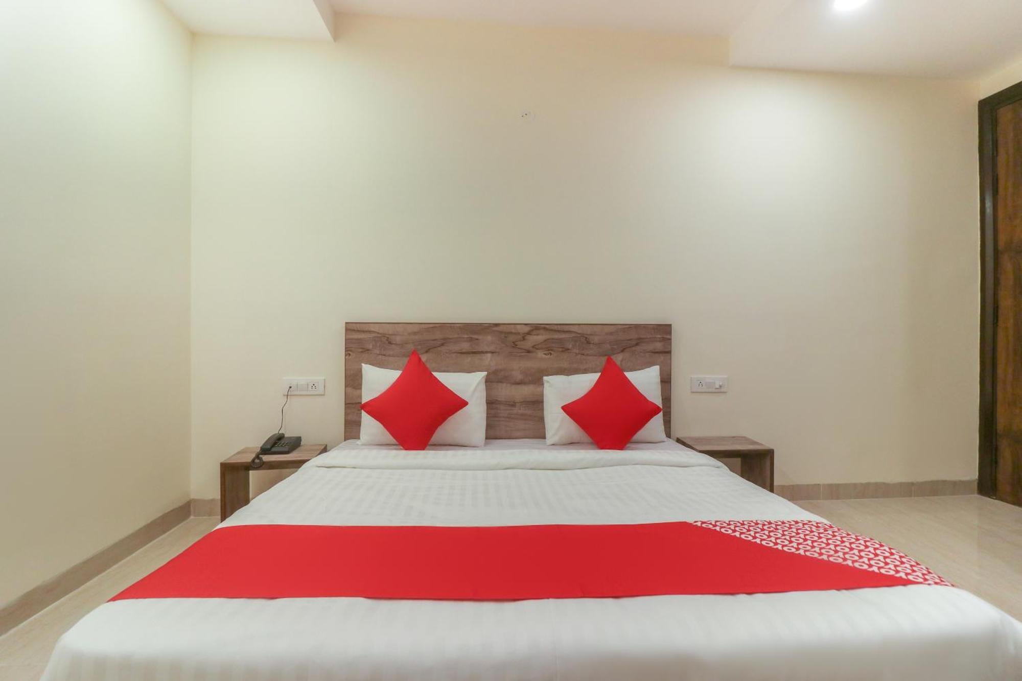 Super Hotel O Comfort Residency Near Artemis Hospital Гургаон Екстериор снимка