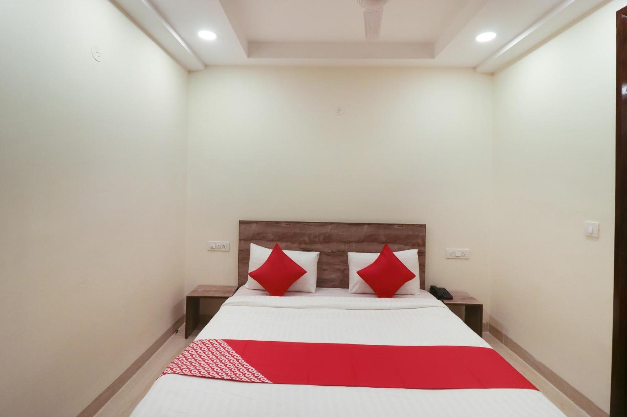 Super Hotel O Comfort Residency Near Artemis Hospital Гургаон Екстериор снимка