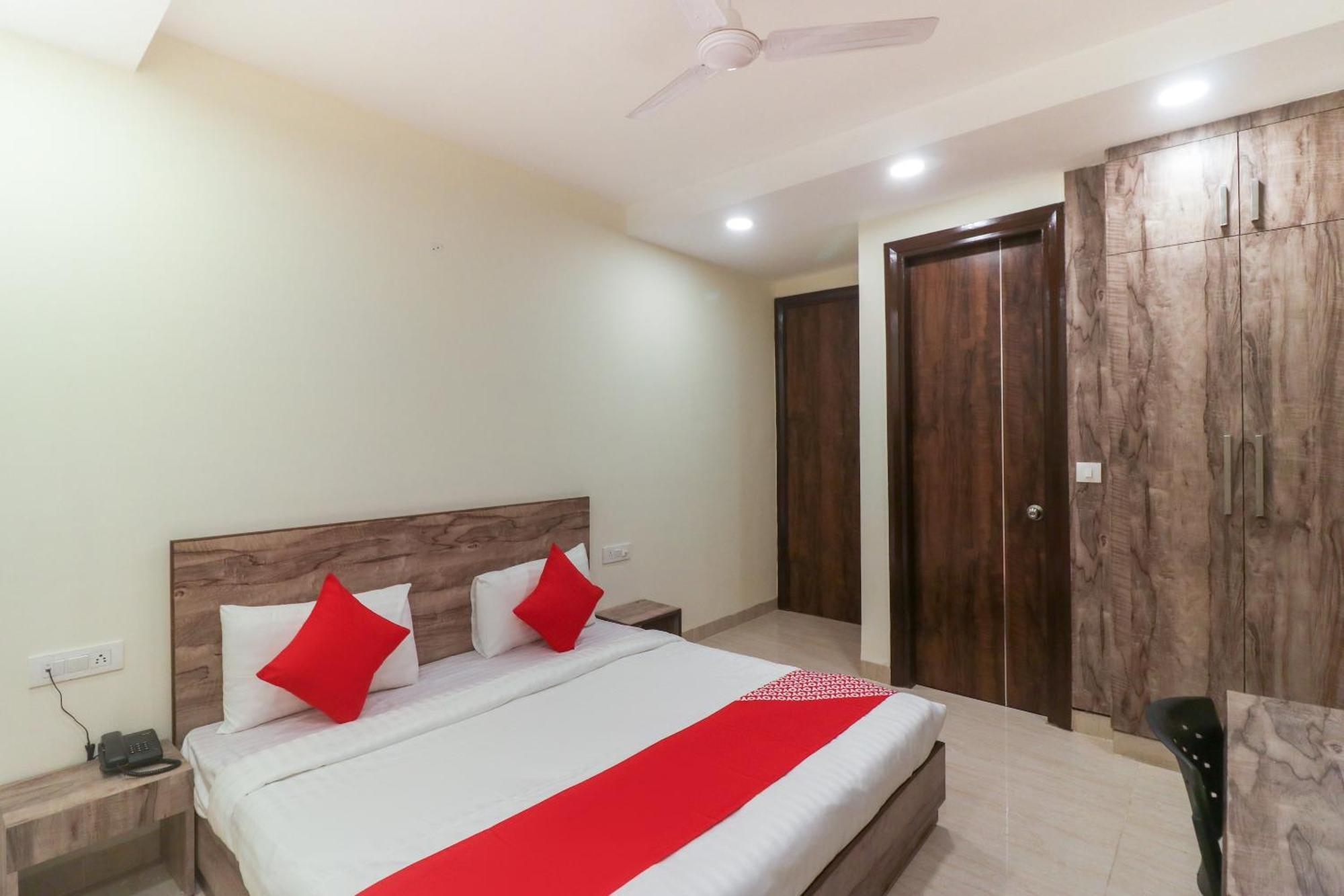 Super Hotel O Comfort Residency Near Artemis Hospital Гургаон Екстериор снимка