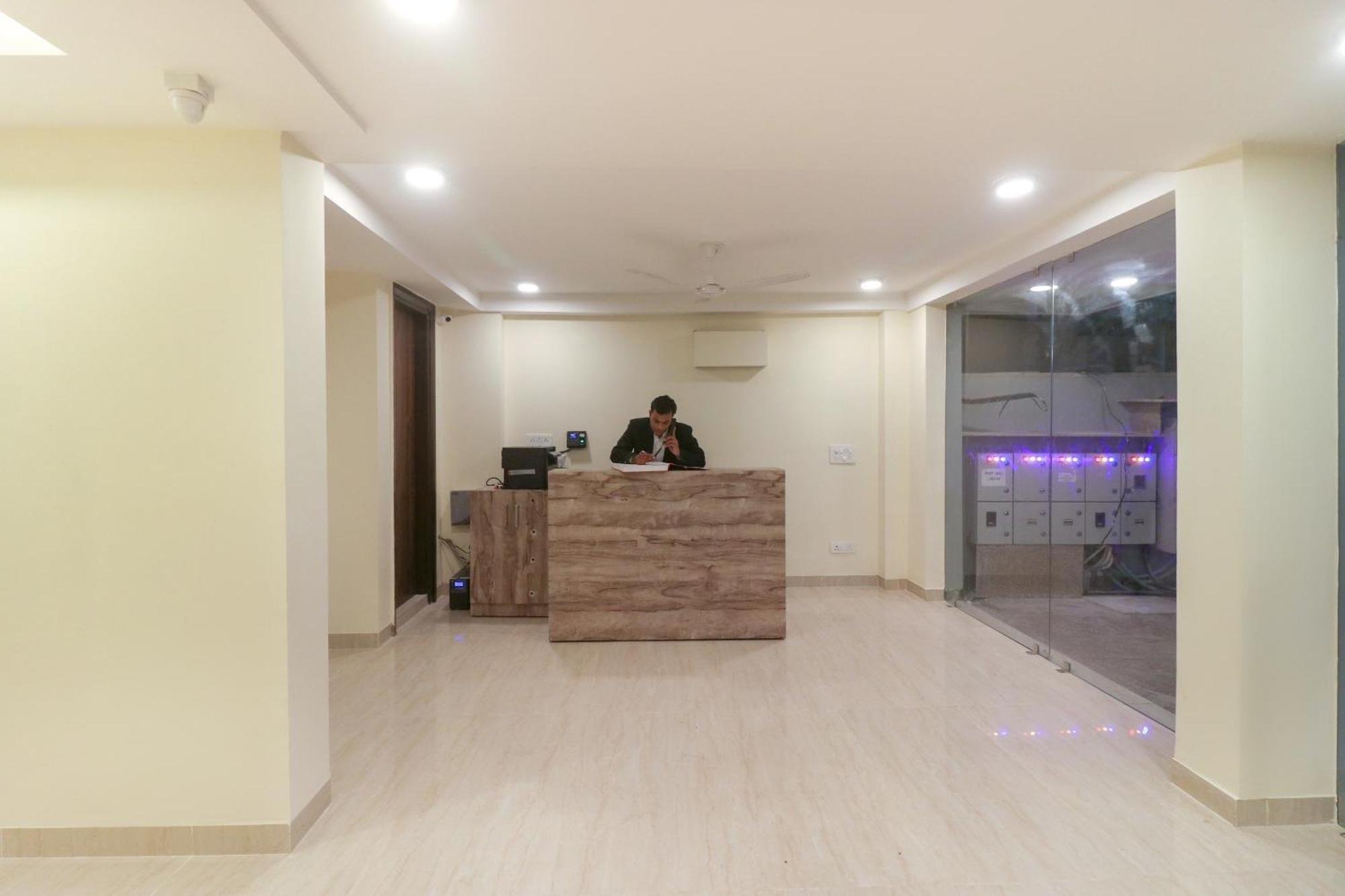 Super Hotel O Comfort Residency Near Artemis Hospital Гургаон Екстериор снимка